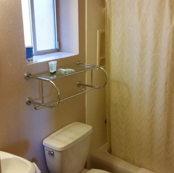 Heritage House Motel