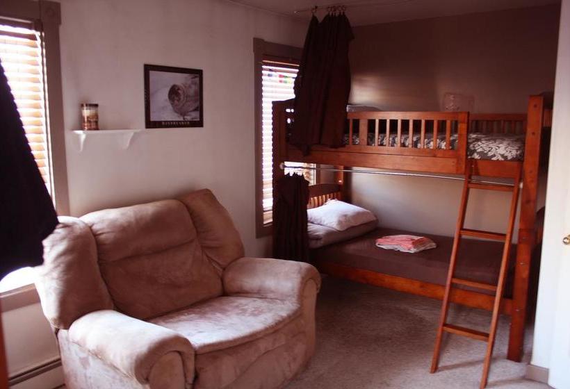 فندق 9th Ave Hostel