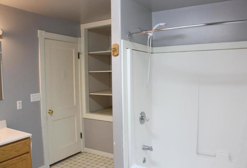 فندق 9th Ave Hostel