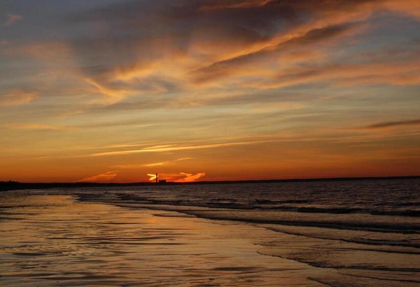 فندق Anchor Inn Beach House