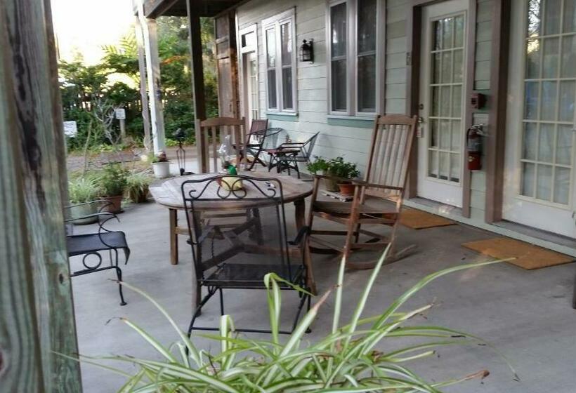 فندق Anchor Inn Nsb Bed And Breakfast