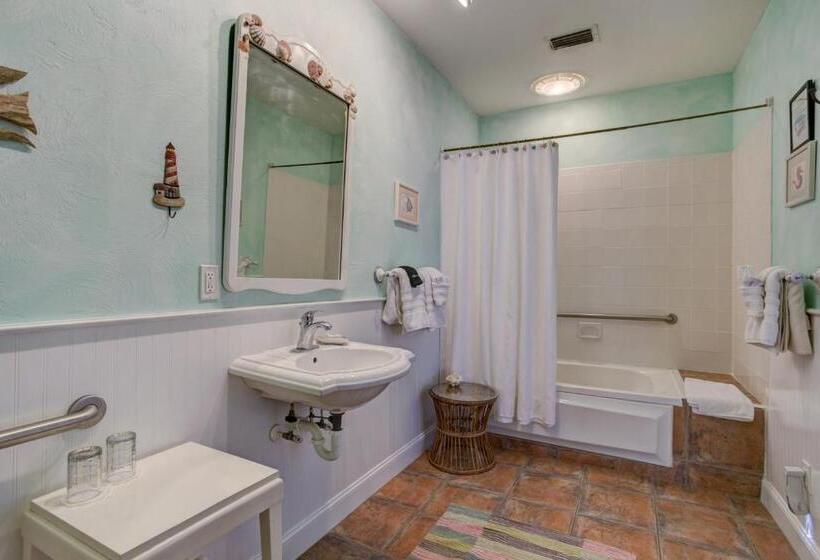 فندق Anchor Inn Nsb Bed And Breakfast