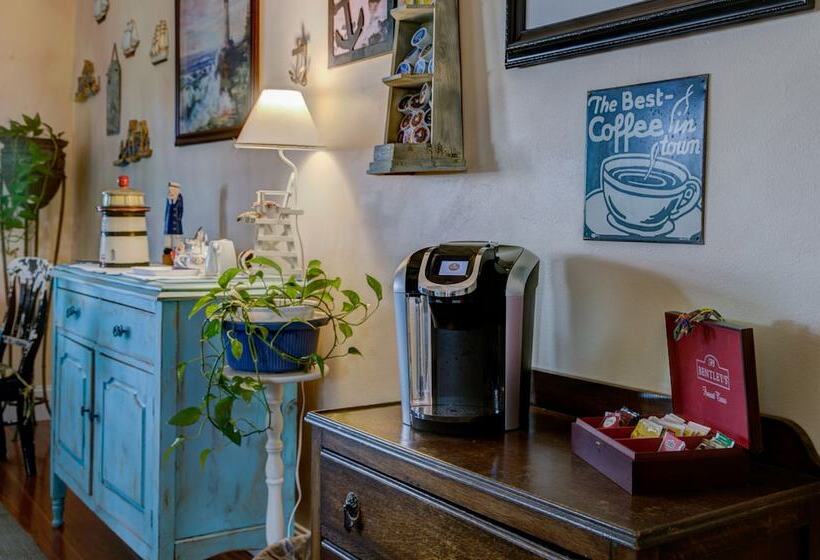 فندق Anchor Inn Nsb Bed And Breakfast