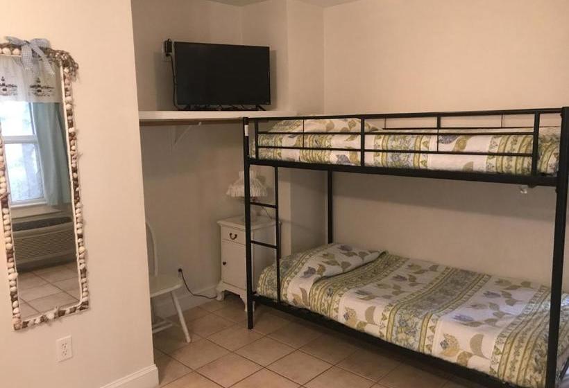 Отель Angie's Guest Cottage