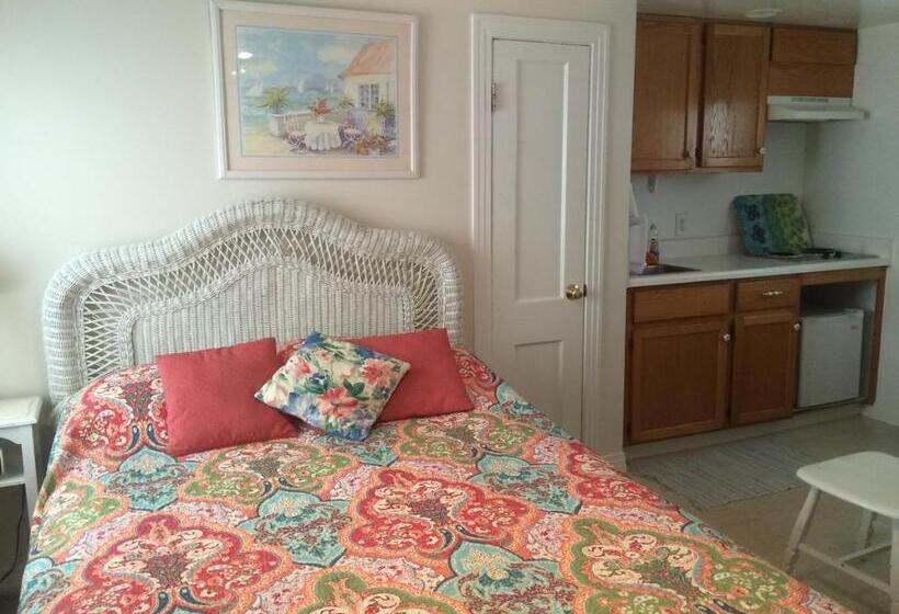 Отель Angie's Guest Cottage