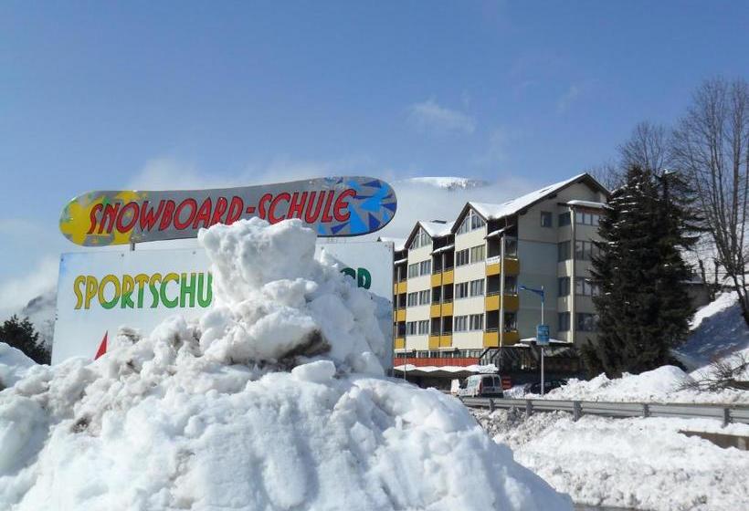 ホテル Appartements Central