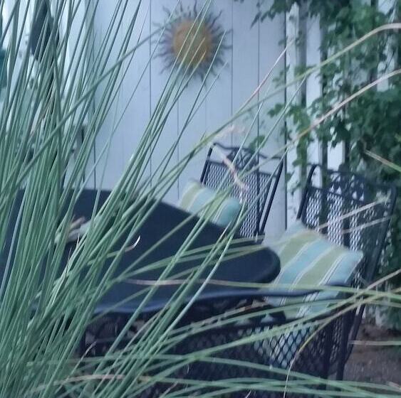 هتل Barclay Cottage B&b