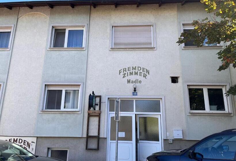 酒店 Beherbergungsbetrieb Madle