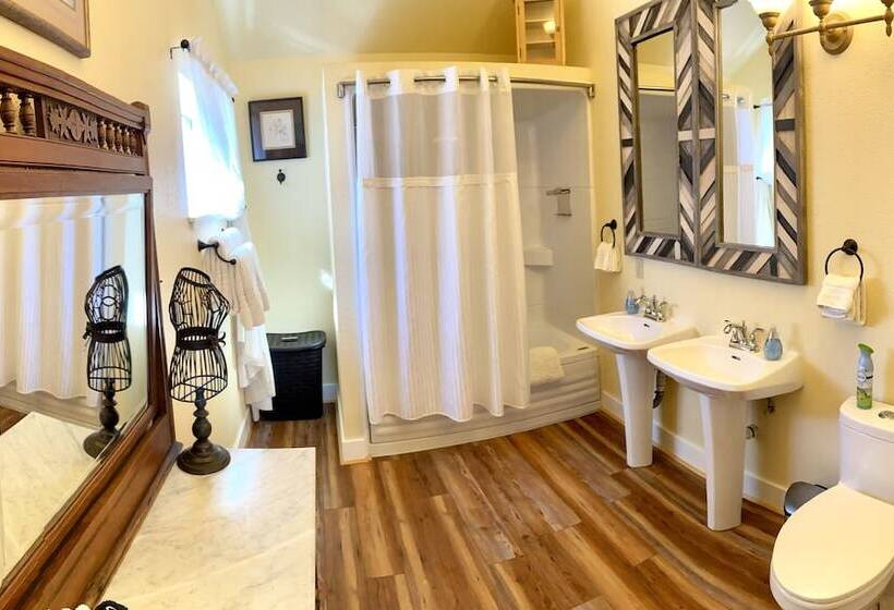 فندق Bell In The Woods B&b