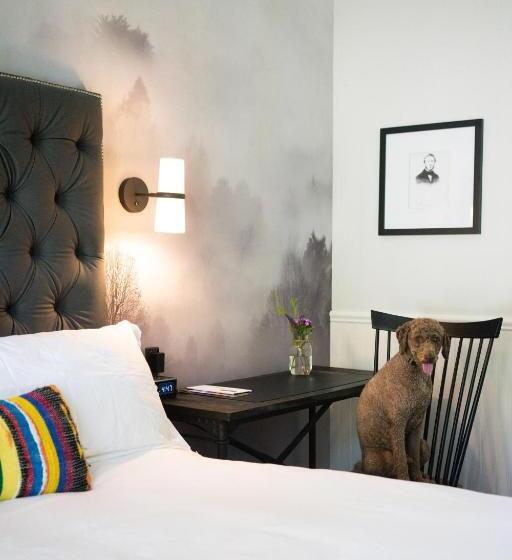 هتل Brannan Cottage Inn