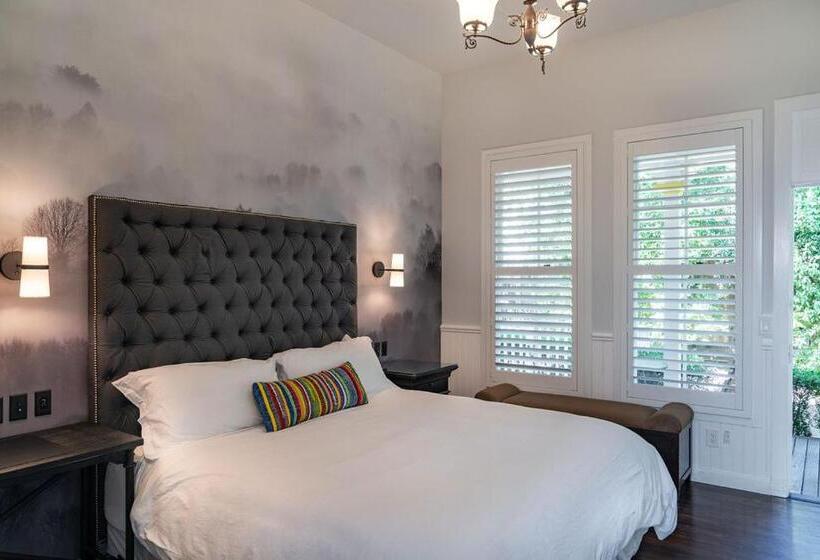 هتل Brannan Cottage Inn