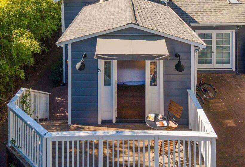 هتل Brannan Cottage Inn