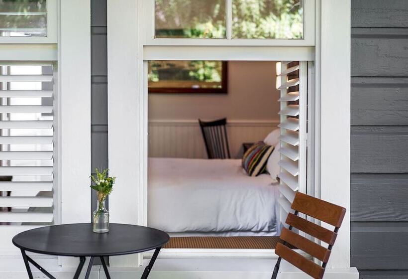 هتل Brannan Cottage Inn