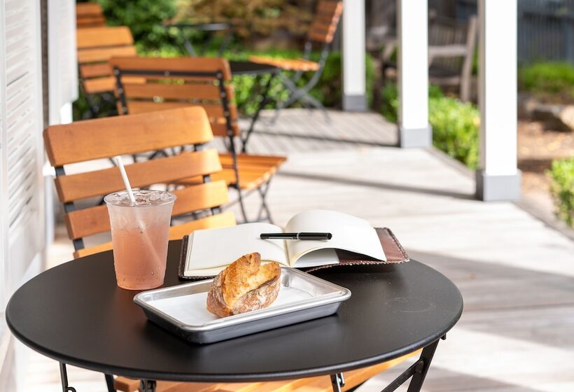 هتل Brannan Cottage Inn