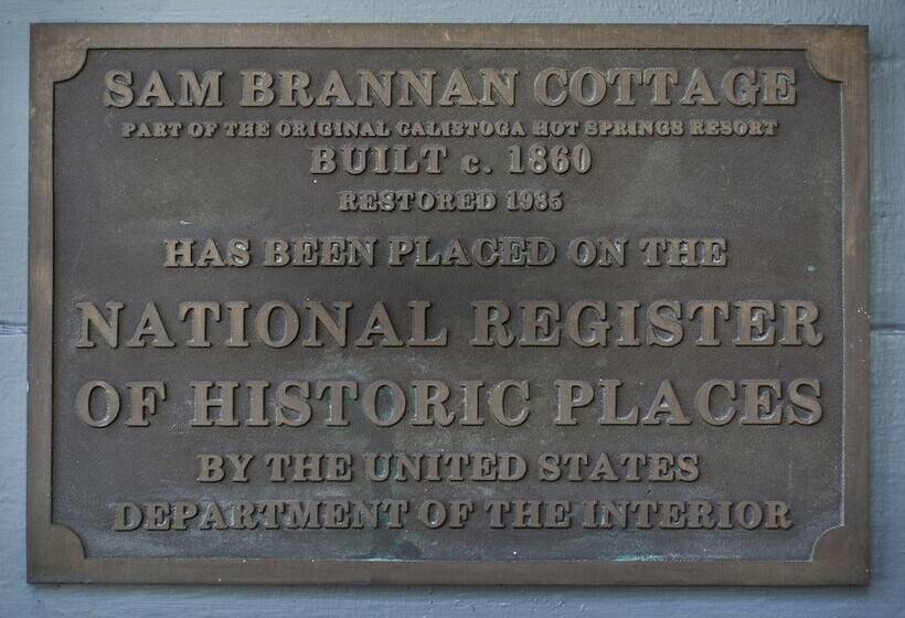هتل Brannan Cottage Inn