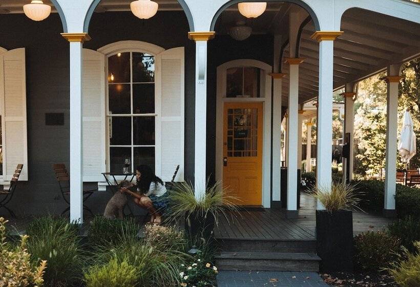 هتل Brannan Cottage Inn