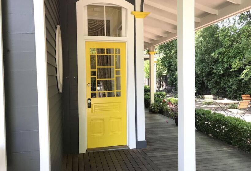 هتل Brannan Cottage Inn