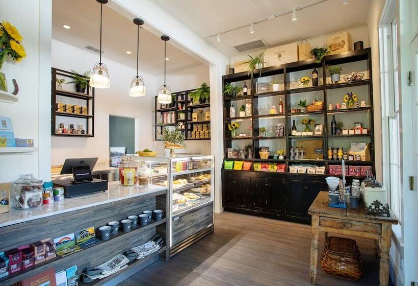 هتل Brannan Cottage Inn