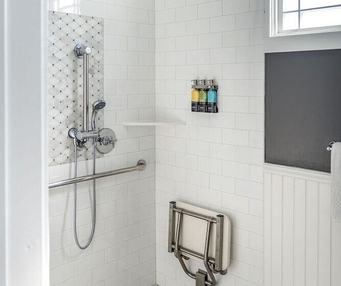 هتل Brannan Cottage Inn