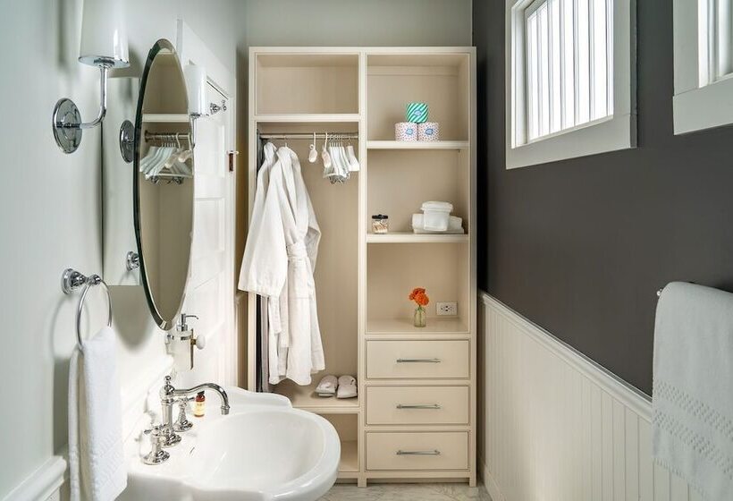 هتل Brannan Cottage Inn