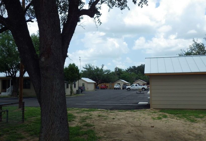 酒店 Brush Country Lodge