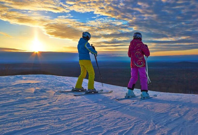 Отель Caberfae Peaks Ski & Golf Resort