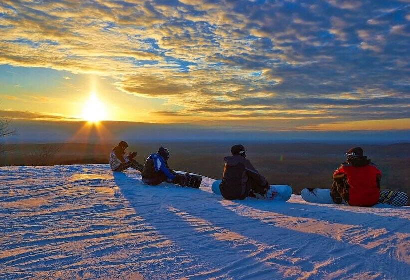 בית מלון כפרי Caberfae Peaks Ski & Golf Resort