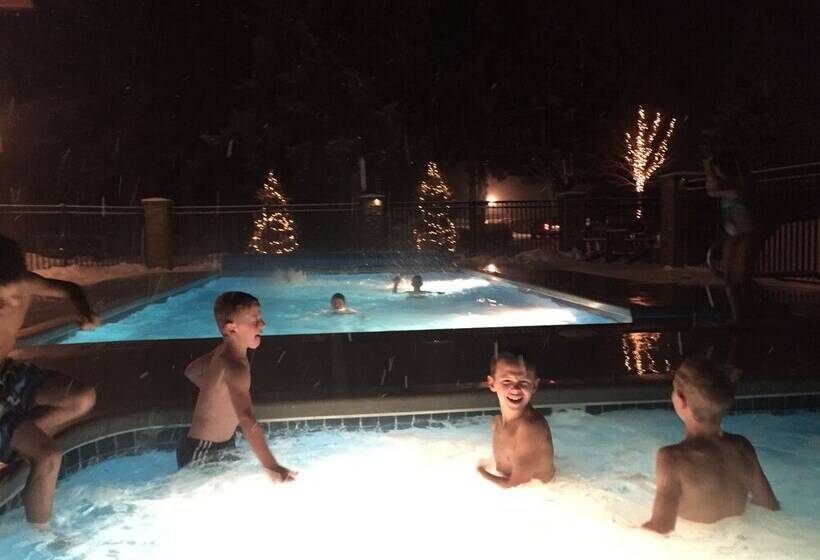 Отель Caberfae Peaks Ski & Golf Resort