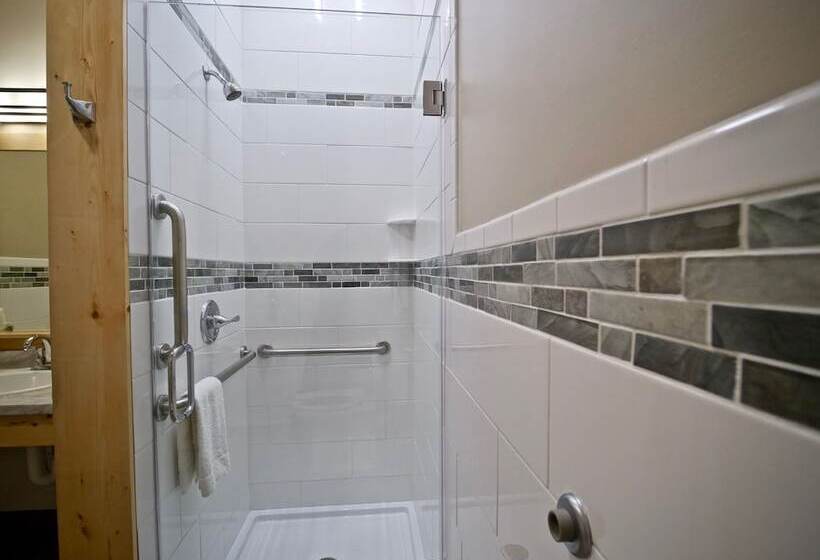 Отель Caberfae Peaks Ski & Golf Resort