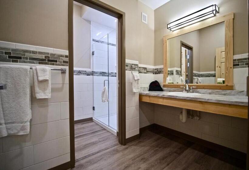 Отель Caberfae Peaks Ski & Golf Resort