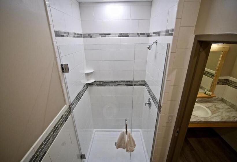 Отель Caberfae Peaks Ski & Golf Resort