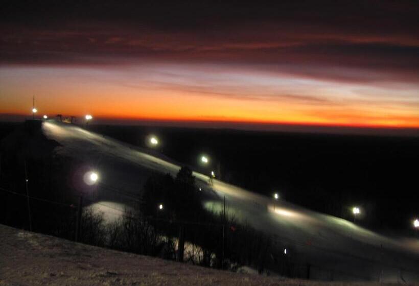 בית מלון כפרי Caberfae Peaks Ski & Golf Resort