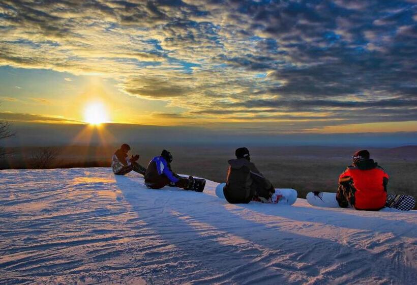 בית מלון כפרי Caberfae Peaks Ski & Golf Resort