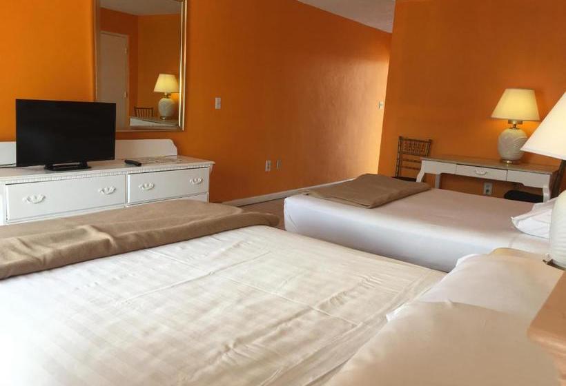 فندق Camelot Waterfront Inn