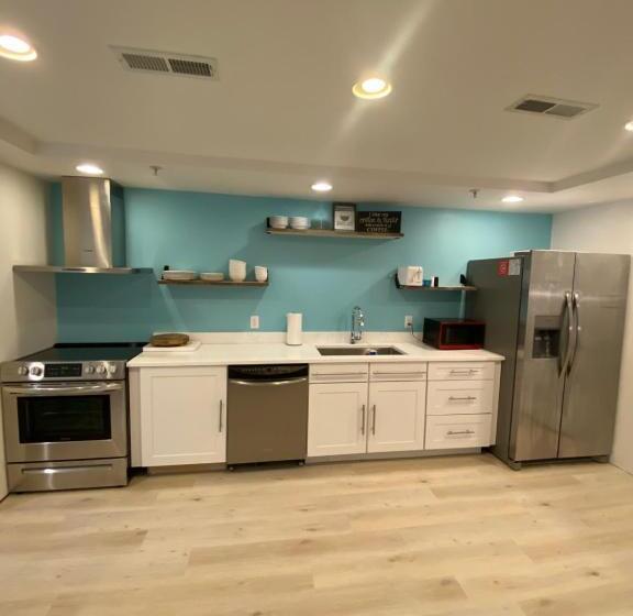 Отель Canalside Inn