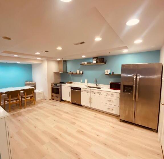 Отель Canalside Inn