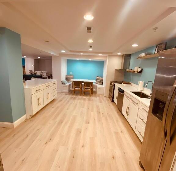 Отель Canalside Inn