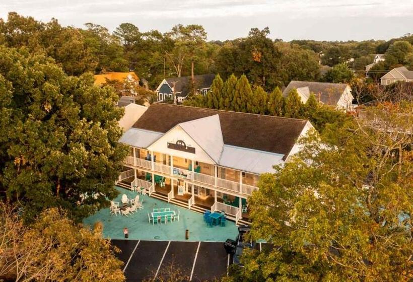 Отель Canalside Inn