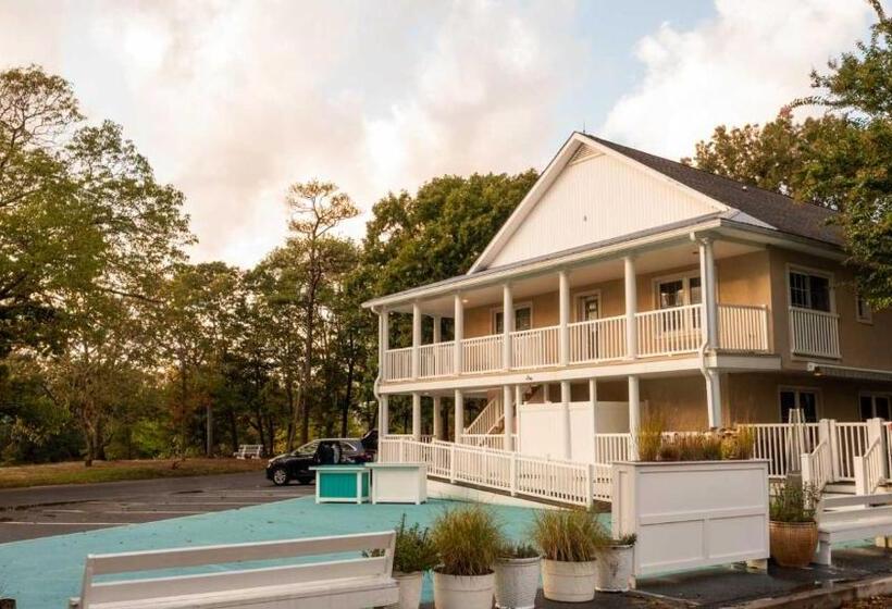 Отель Canalside Inn