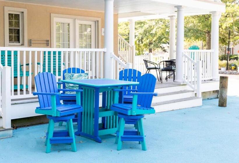 Отель Canalside Inn