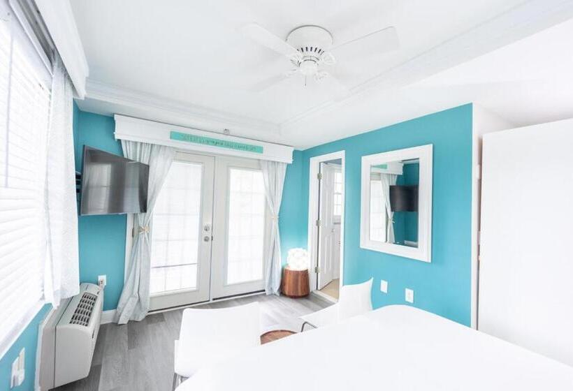 Отель Canalside Inn