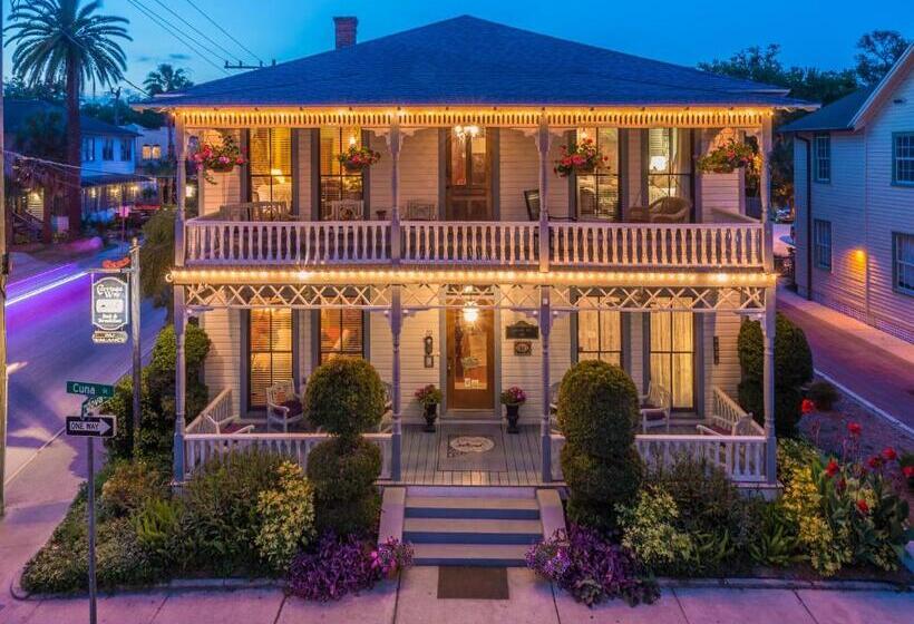 فندق Carriage Way Inn Bed & Breakfast Adults Only   21 Years Old And Up