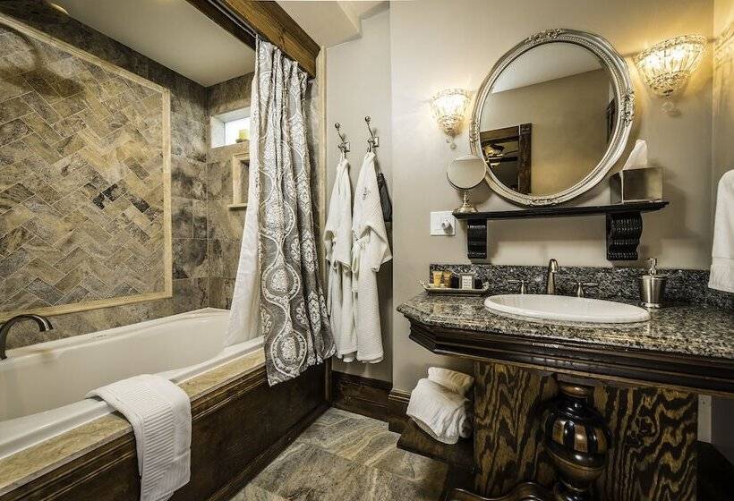 فندق Carriage Way Inn Bed & Breakfast Adults Only   21 Years Old And Up