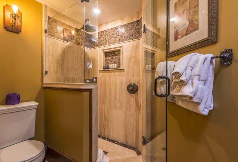 فندق Carriage Way Inn Bed & Breakfast Adults Only   21 Years Old And Up