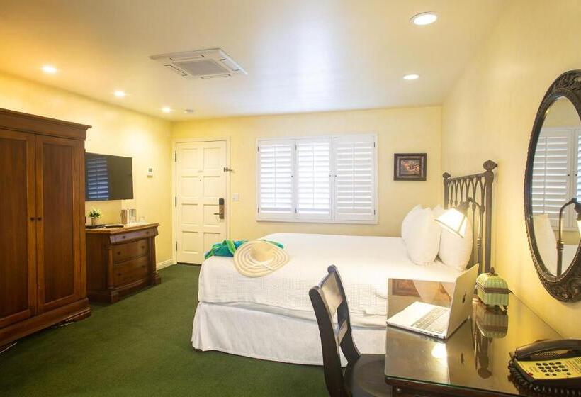 فندق Castillo Inn At The Beach