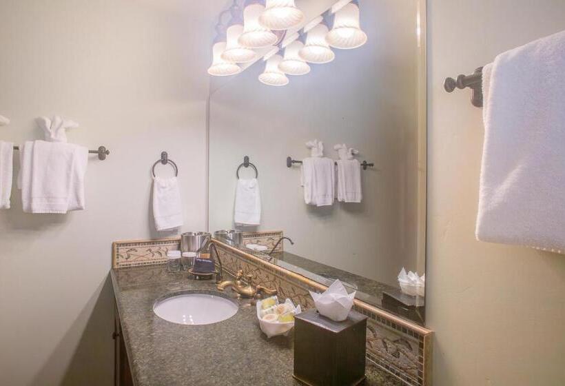 فندق Castillo Inn At The Beach