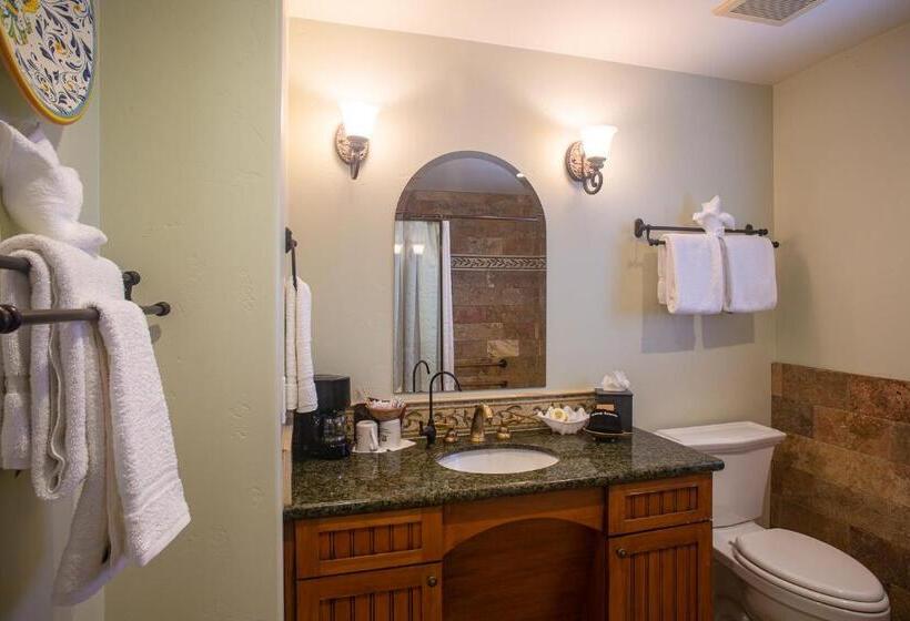 فندق Castillo Inn At The Beach