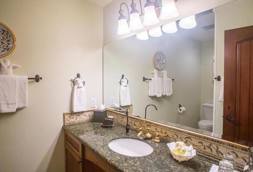 فندق Castillo Inn At The Beach