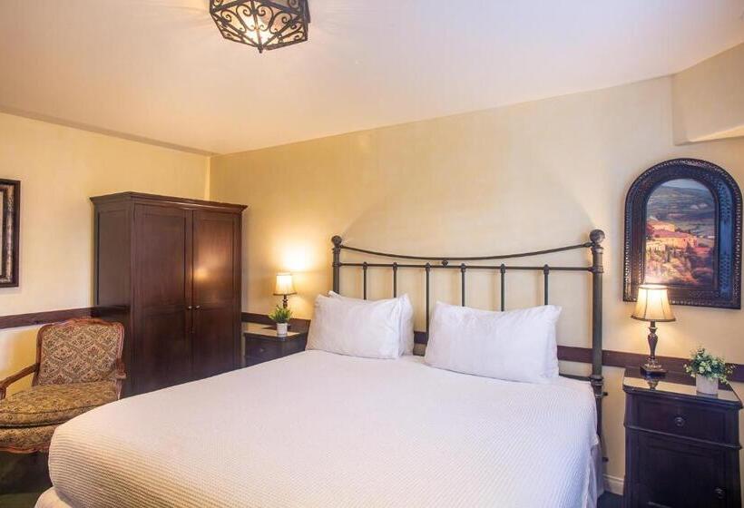 فندق Castillo Inn At The Beach