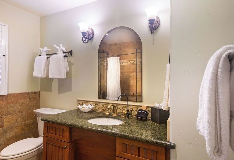 فندق Castillo Inn At The Beach